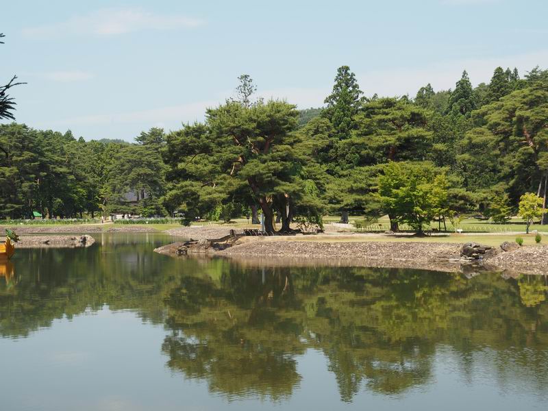 毛越寺初夏の大泉が池の風景